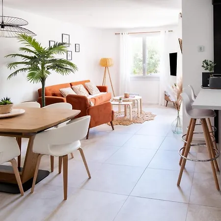 Casa vacanze L'oursinade - Jolie Maison Avec Jacuzzi Et Jardin